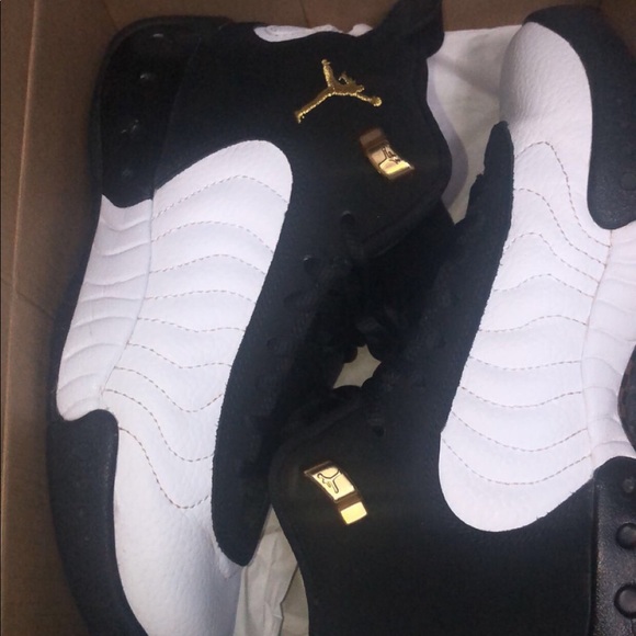 black and white jumpman jordans